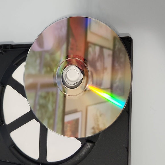 District 9 DVD - Picture 4 of 5